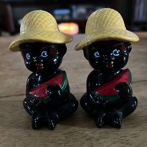 Vintage black Americana salt and pepper shakers 3 1/2” tall.
